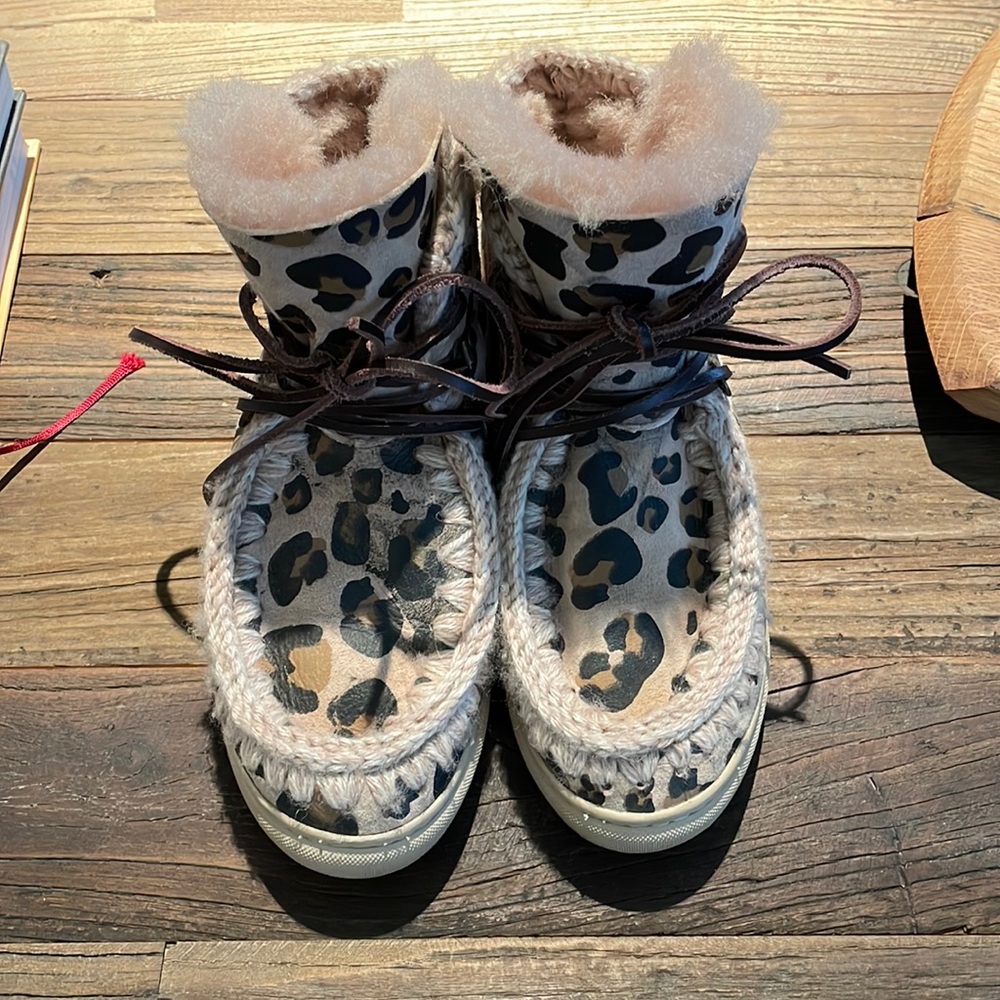 Lace up Mou Boots